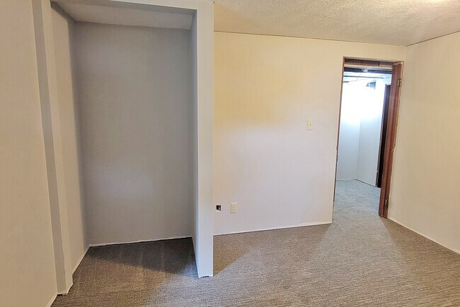 Building Photo - 1808 Dakota St