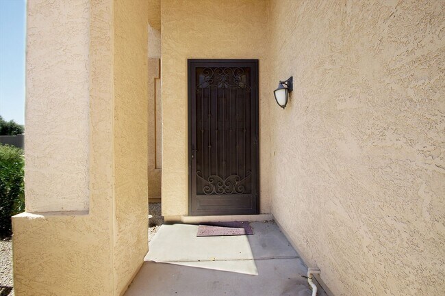 Building Photo - 4 Bedroom Furnished Gilbert Home