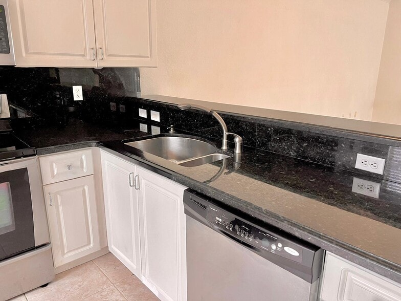 Building Photo - 9064 SW 153rd Ct