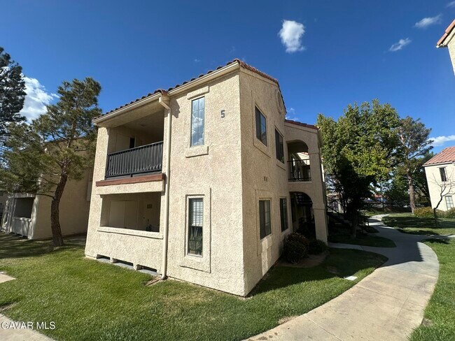 Building Photo - 2554 Olive Dr