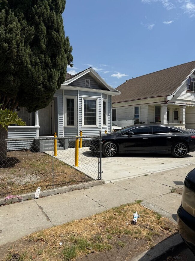 Building Photo - Renovated 3 Bed + 2 Bath Home in Los Angeles!