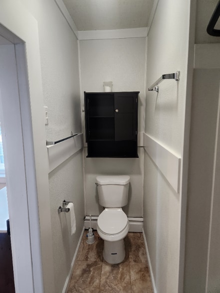 Building Photo - 119 S River St