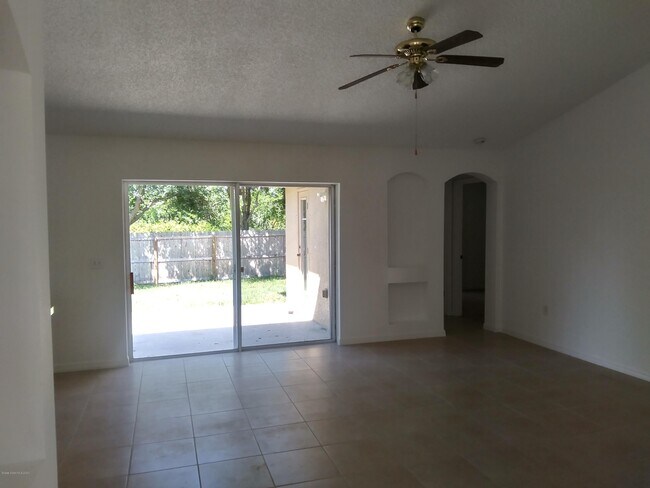 Building Photo - 6540 Addie Ave