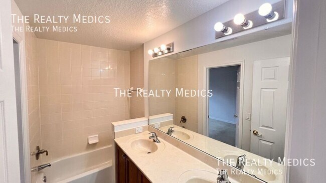 Building Photo - 10278 Regent Park Dr