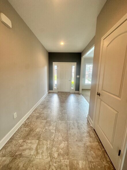 Building Photo - 1826 Shadyside Ln