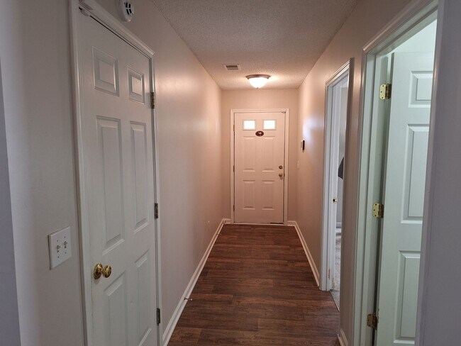 Building Photo - Marvelous Three Bedroom Home in Lake Carolina!