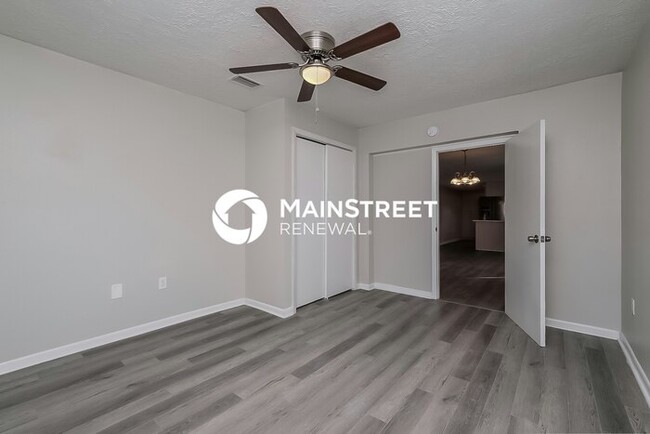 Building Photo - 7900 Lightfoot Dr