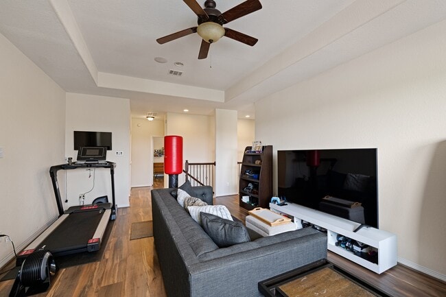 Building Photo - 4627 Miramar Dr