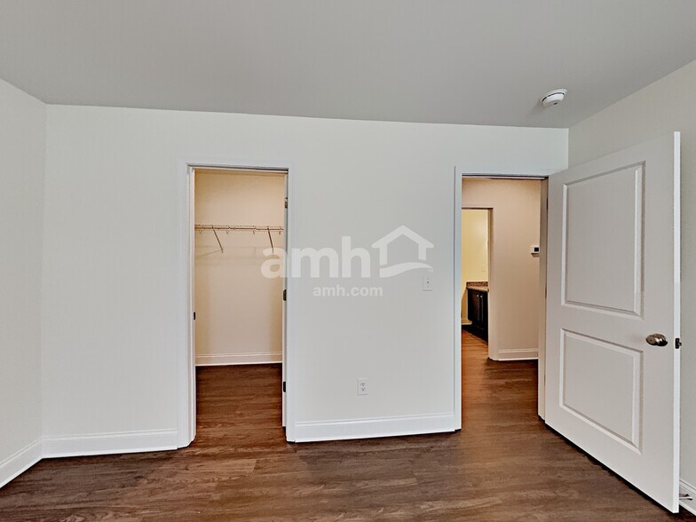 Building Photo - 209 Stowe Rd