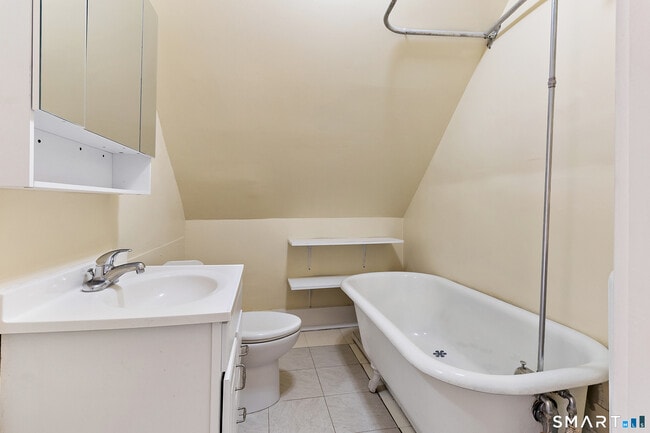 Building Photo - 1955 Chapel St