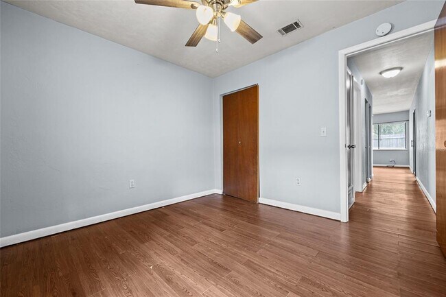 Building Photo - 611 SW 3rd St