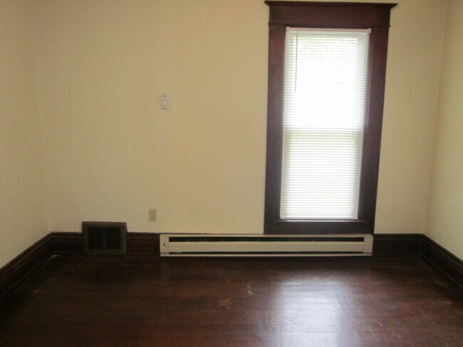 Building Photo - 832 Columbia Ave