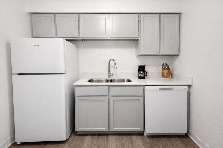 Building Photo - 1002 Clayton Ln