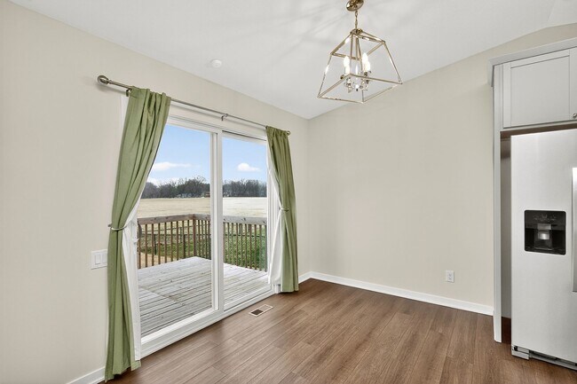 Building Photo - BEAUTIFUL CORNER LOT!! 3 Bedroom, 2 Bathroom Home in Des Moines!