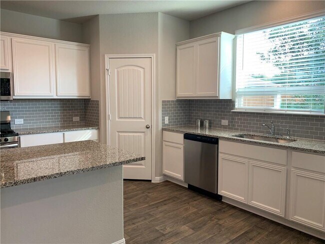 Building Photo - 1308 Anhalt Dr