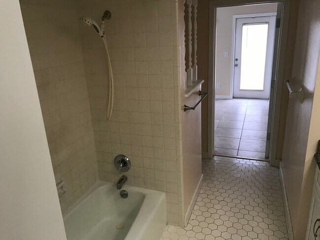 Building Photo - UPDATED 3/2 Home In Downtown/Conway Area! ...