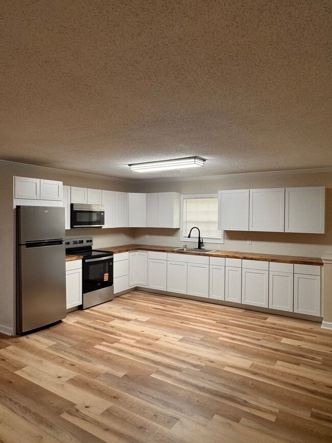 Building Photo - 464 McDilda Dr