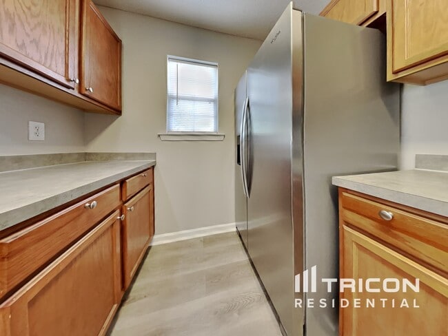 Building Photo - 819 Chablis Dr