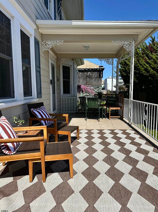 Building Photo - 17 S Derby Ave