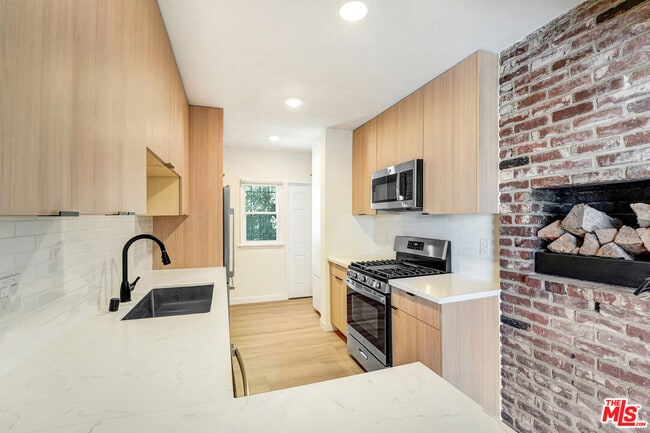 Building Photo - 8907 Harratt St