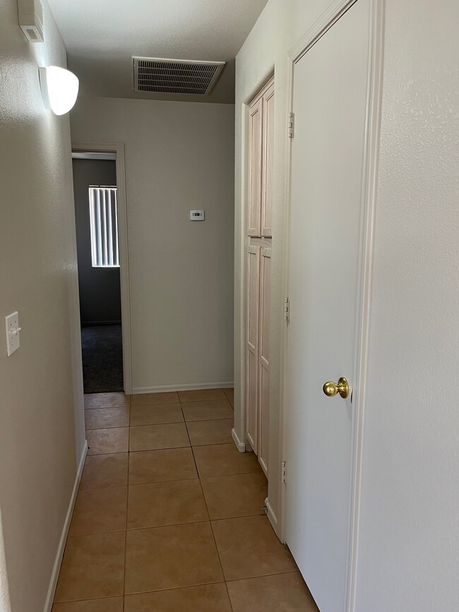 Building Photo - 978 E Pima Ave