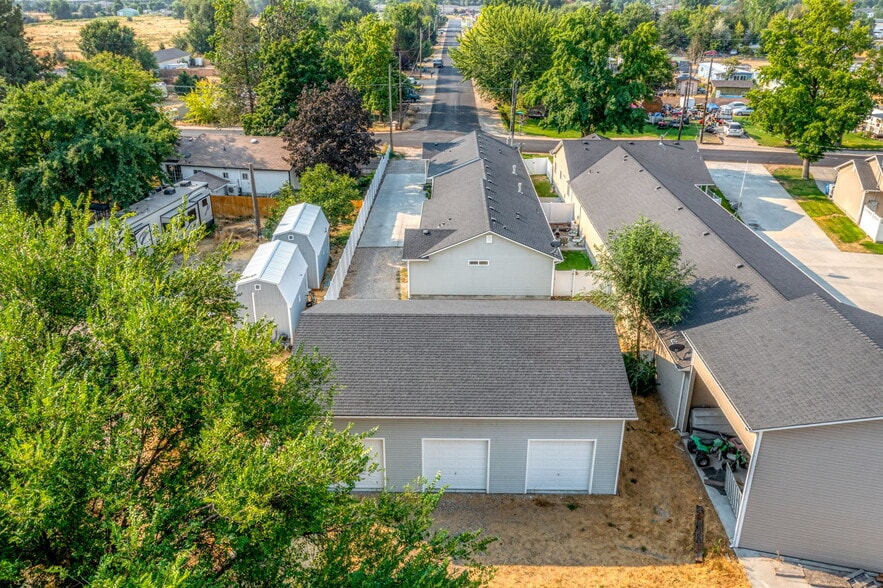 Building Photo - 9954 W Utahna Rd