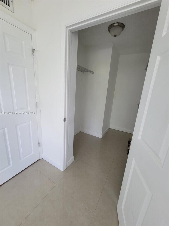 Building Photo - 494 NW 165th St