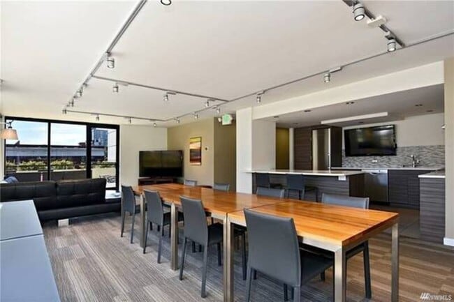 Building Photo - 2201 3rd Ave