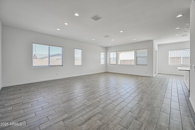 Building Photo - 14913 W Cottontail Ln