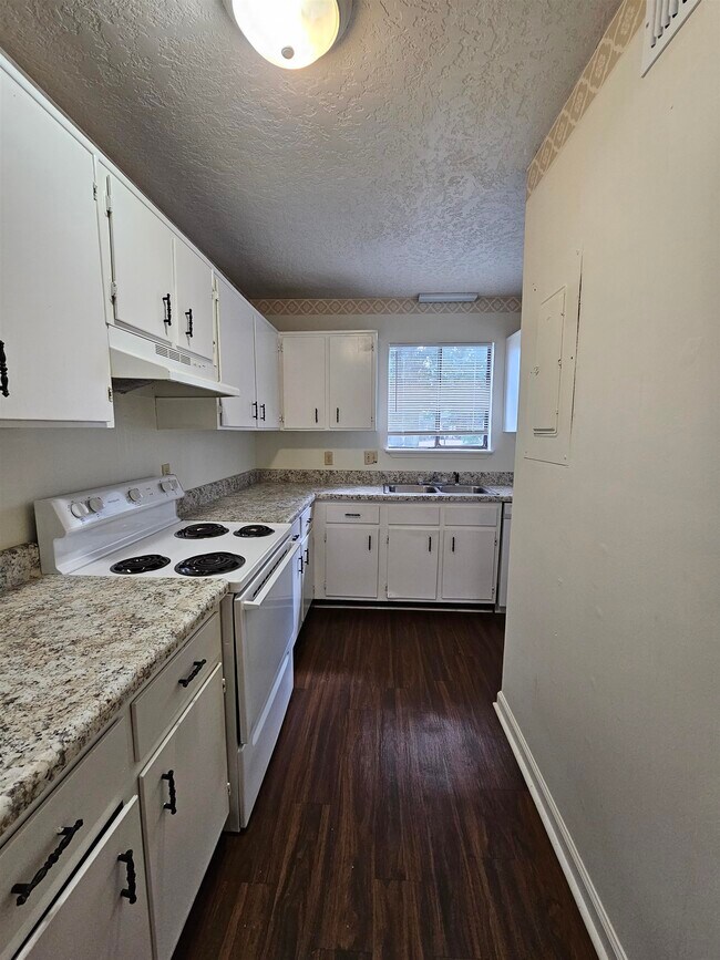 Building Photo - 196 Locke St