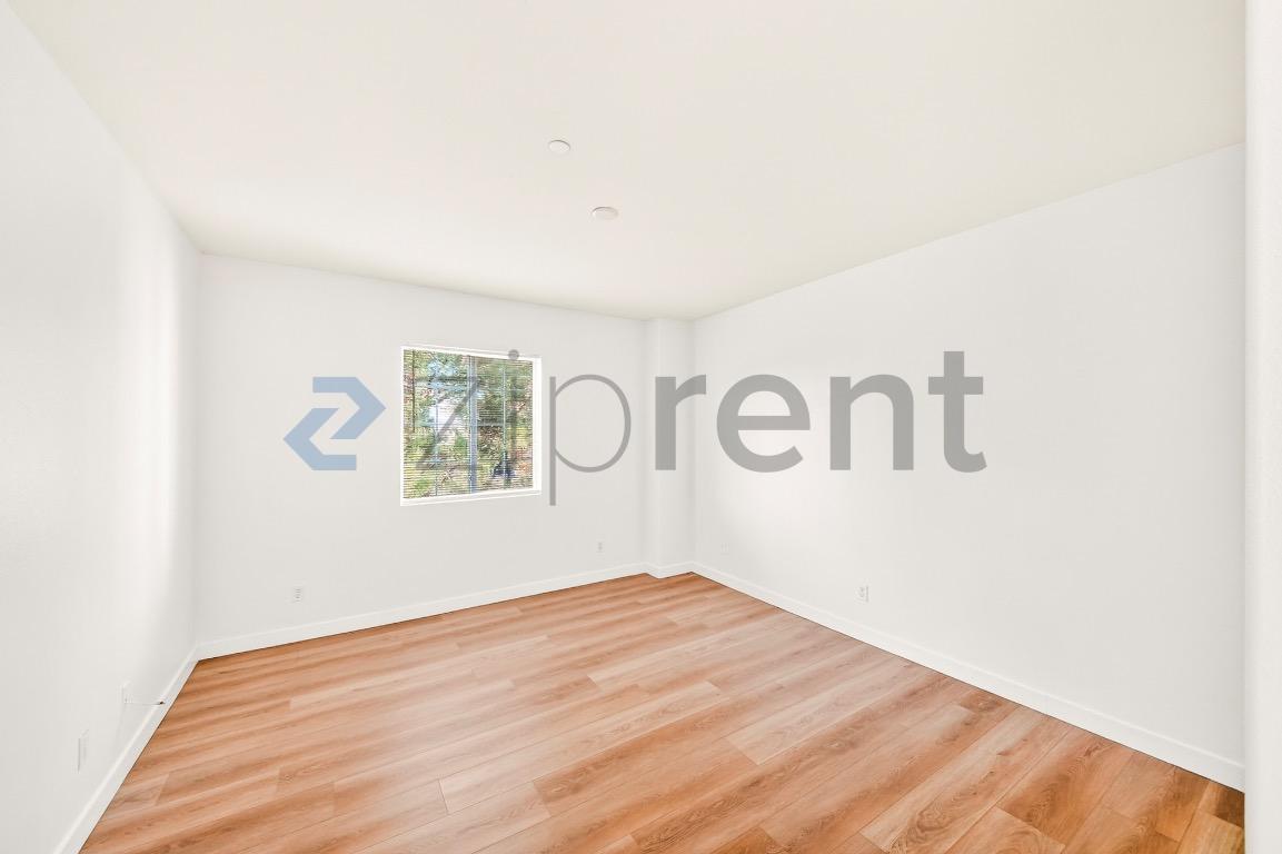 Building Photo - 15916 Lasselle St