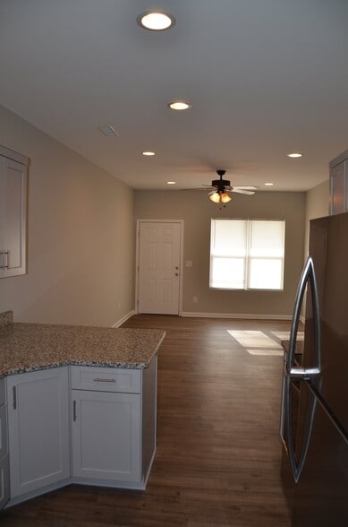 Building Photo - 2265 9th Ave Pl NE