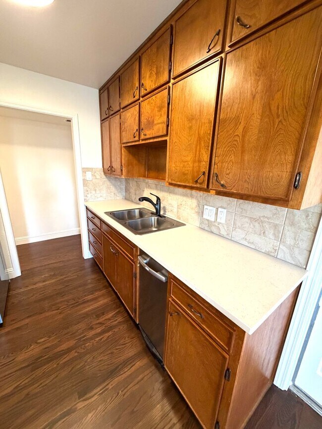 Building Photo - Charming 3-Bed, 1-Bath West Sacramento Home – Updated with Solar!