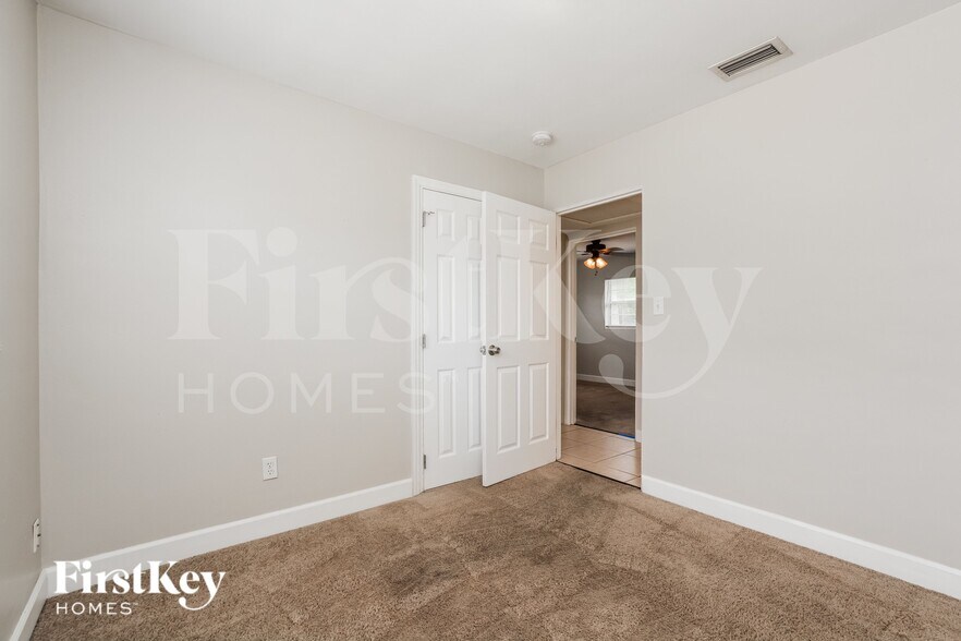 Building Photo - 1407 Chilean Ln