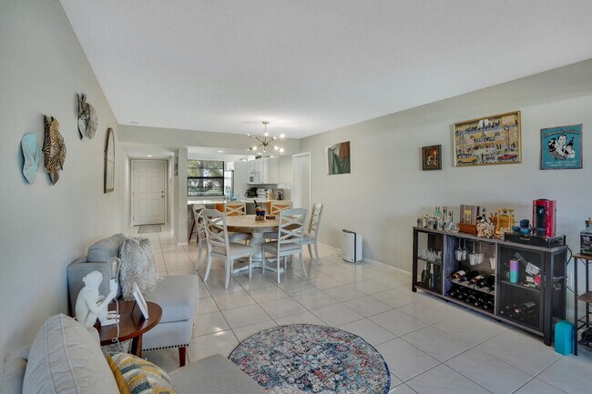 Building Photo - 6037 Balboa Cir