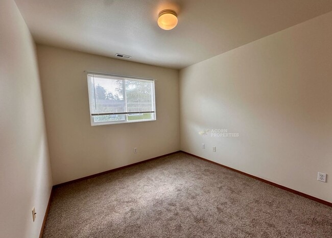Building Photo - 944 NW Quarterdeck Loop