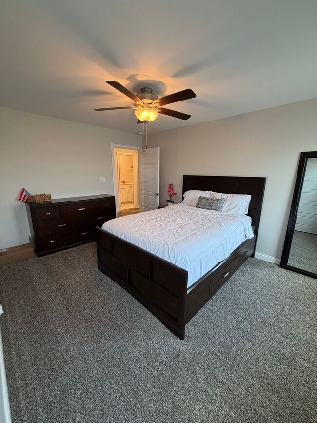 Building Photo - 3 Bedroom 2 1/2 Bath Home For Rent Near Post!