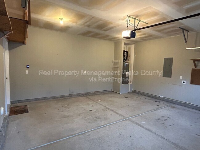 Building Photo - 238 Lynn Dr