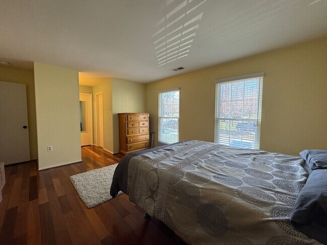 Building Photo - Bright And Spacious 2 Bed 2 Bath Condo In Ramblewood At Daventry