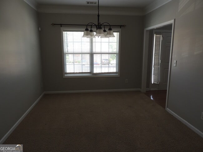 Building Photo - 450 MacLand Dr