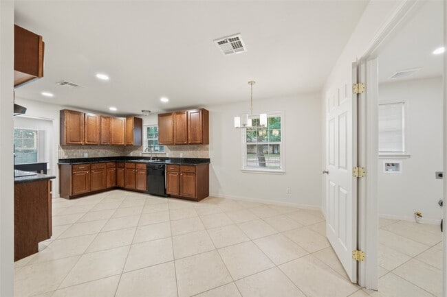 Building Photo - 10170 Hanka Dr