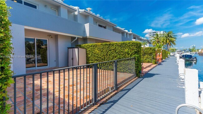 Building Photo - 3827 NE 166th St