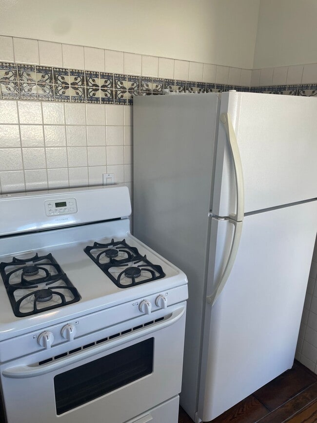 Building Photo - La Peer Apartments