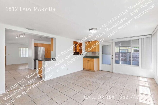 Building Photo - 1812 Lady Mary Dr