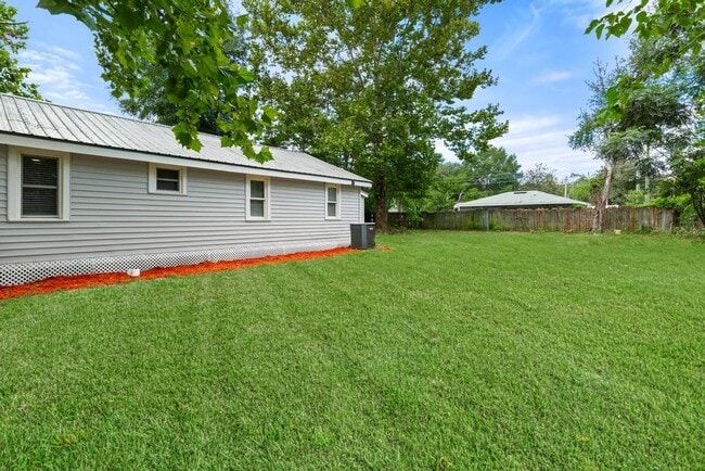 Building Photo - 661 Douberly Rd
