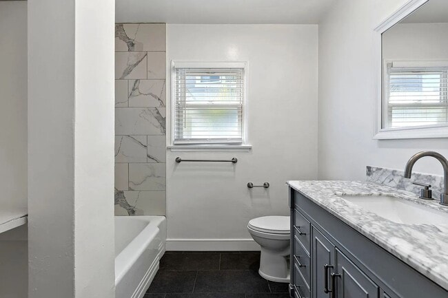 Building Photo - Charming 3BD/2BA Hermosa Beach Bungalow