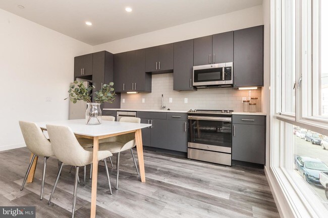 Building Photo - 2559 Amber St