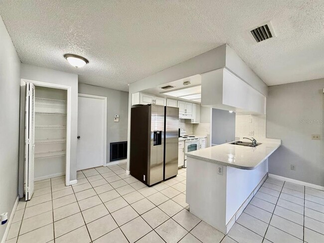 Building Photo - 4223 Summerdale Dr