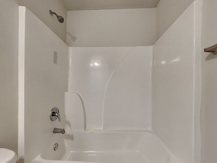 Building Photo - 2129 Belmont Cir NE