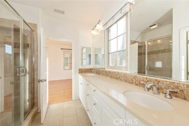 Building Photo - 83 Bianco